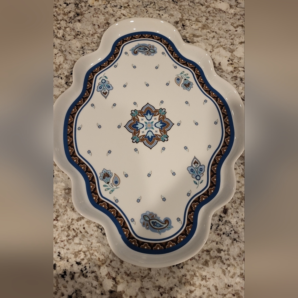 Vera Bradley Andrea By Sadek Blue and White Serveware Plate EUC